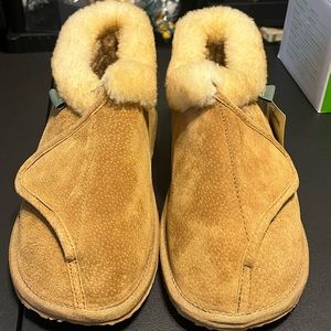 NWT Cloud Nine Suede adjustable wrap slippers Wheat/Gold Misty Size L11/M9